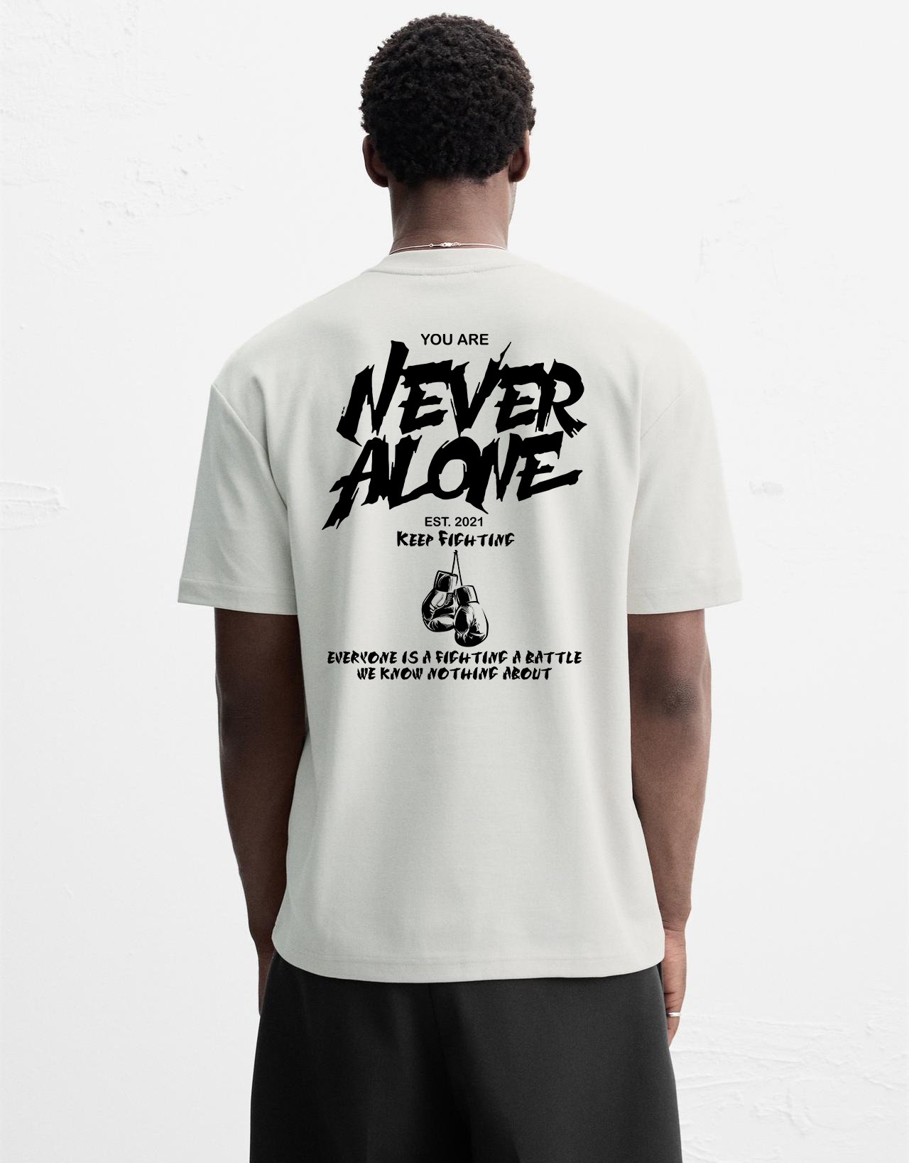 Playera Semi Oversize Never Alone